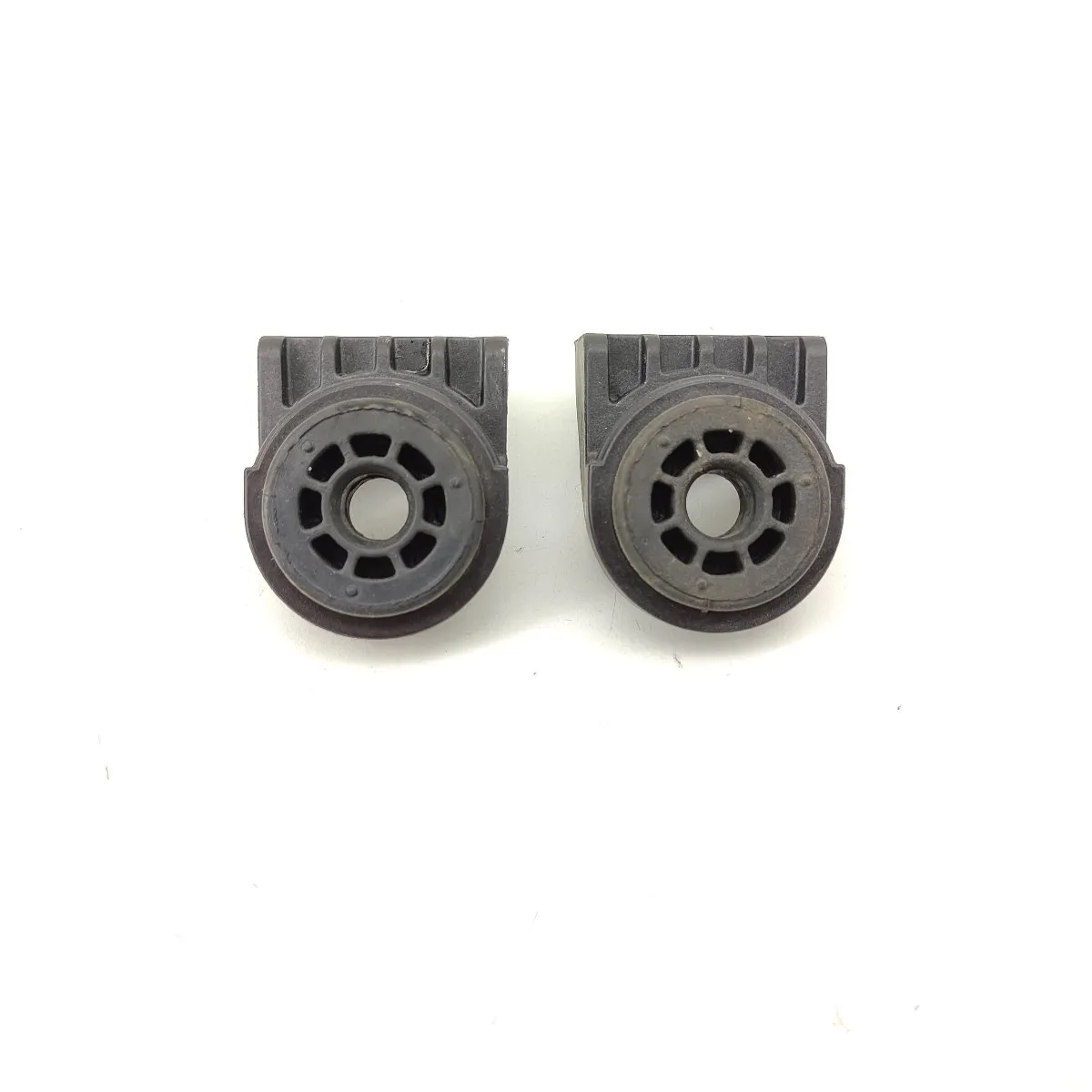 26216304 Soporte Radiador Sup Tracker G3