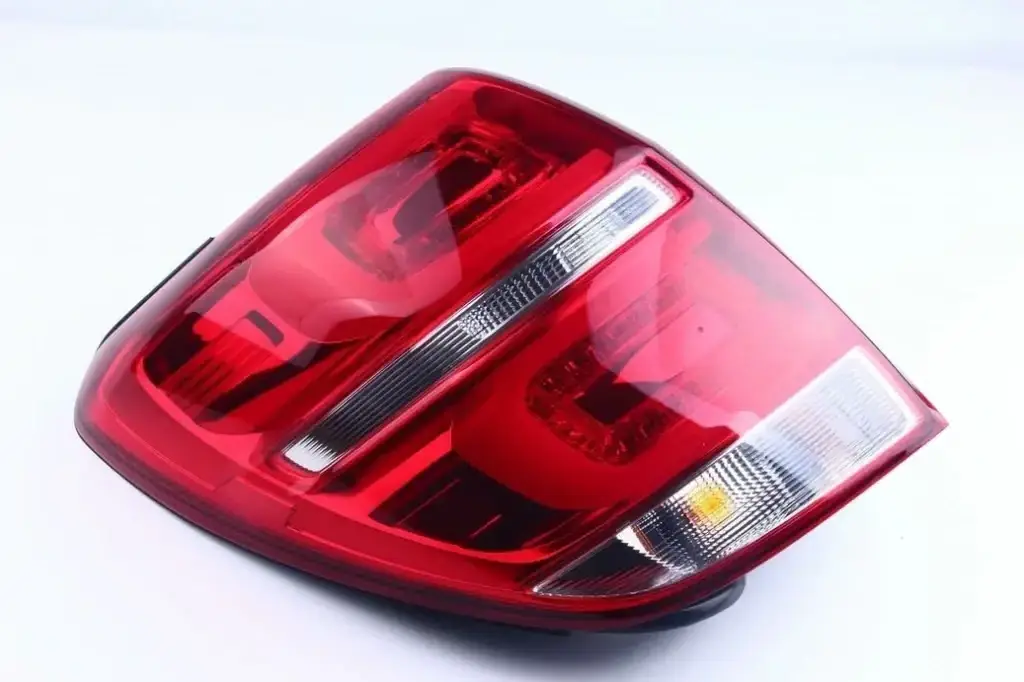 42506233 Faro Trasero Izquierdo Captiva B 15/